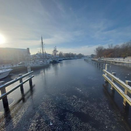 Hochwertige Ferienwohnung Direkt Am Wasser Mit Balkon 그라이프스발트 외부 사진