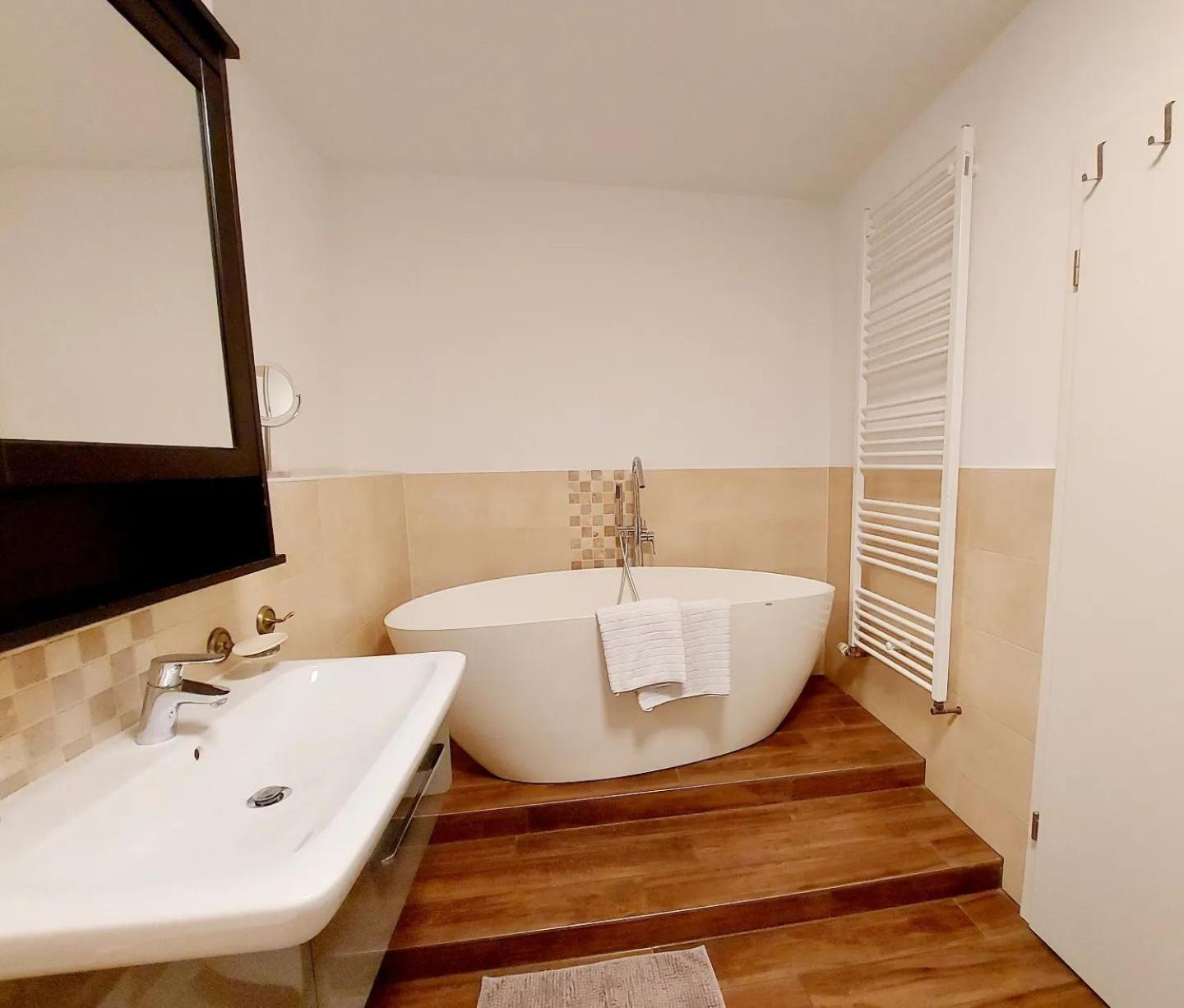 Hochwertige Ferienwohnung Direkt Am Wasser Mit Balkon 그라이프스발트 외부 사진