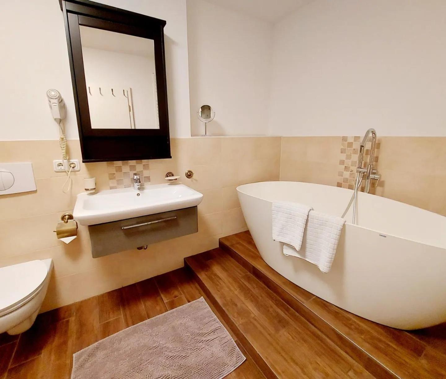 Hochwertige Ferienwohnung Direkt Am Wasser Mit Balkon 그라이프스발트 외부 사진