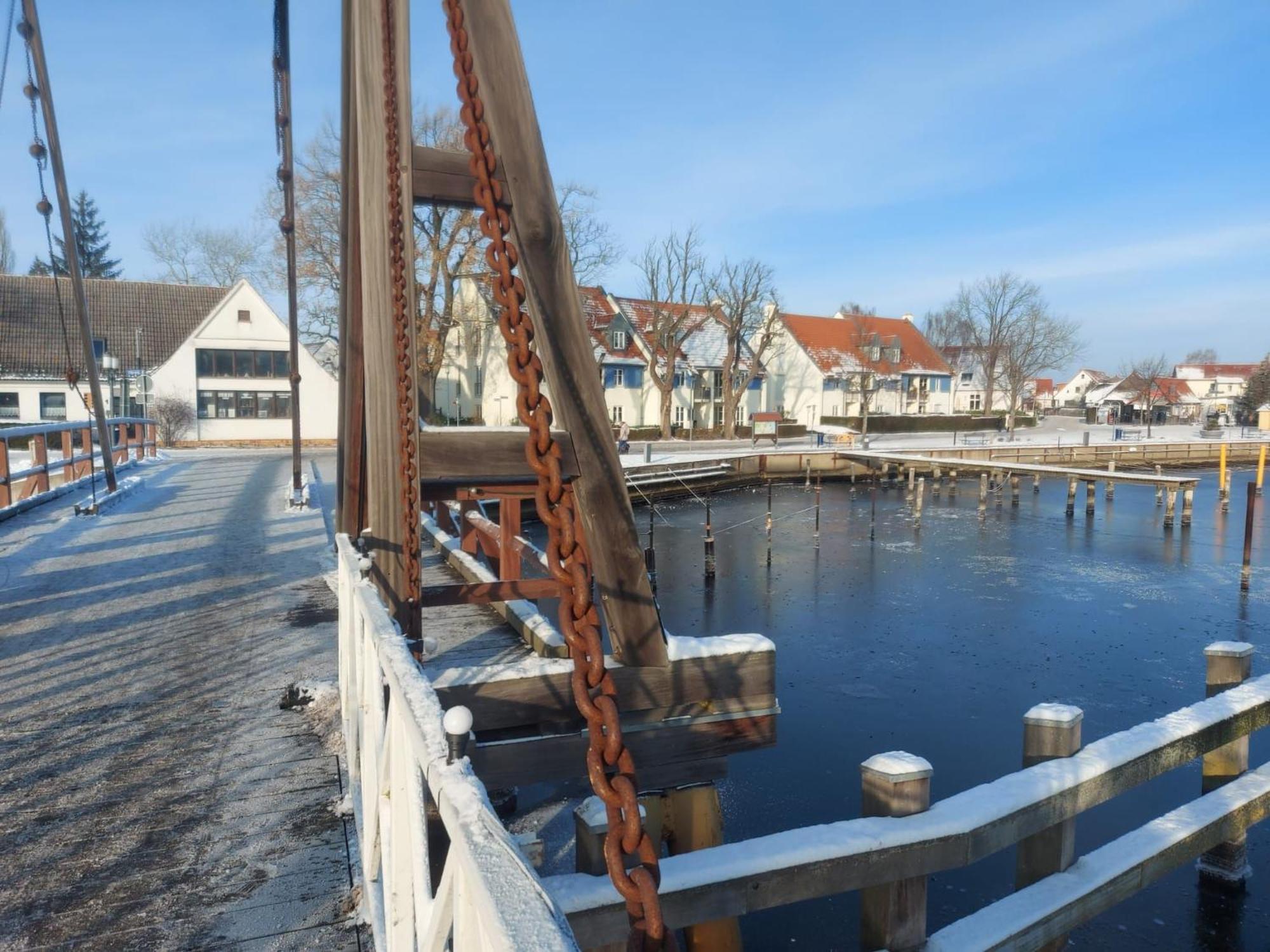 Hochwertige Ferienwohnung Direkt Am Wasser Mit Balkon 그라이프스발트 외부 사진